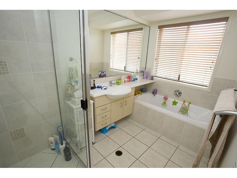 2 Rinca Place, Kawana Island QLD 4575