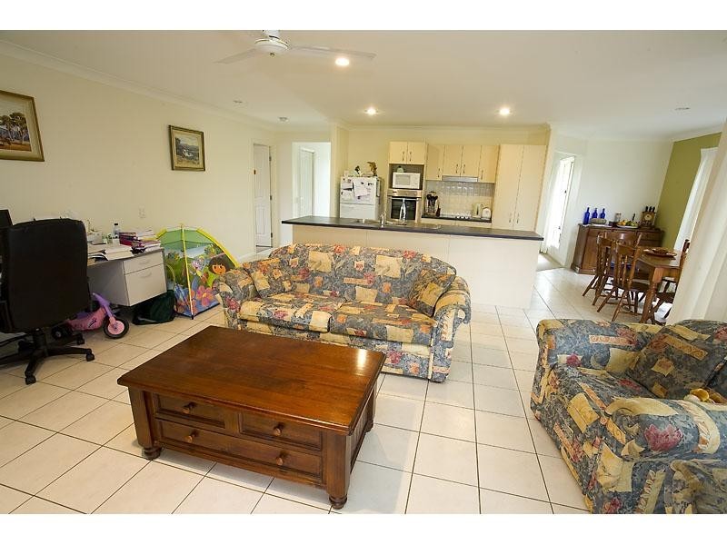 2 Rinca Place, Kawana Island QLD 4575