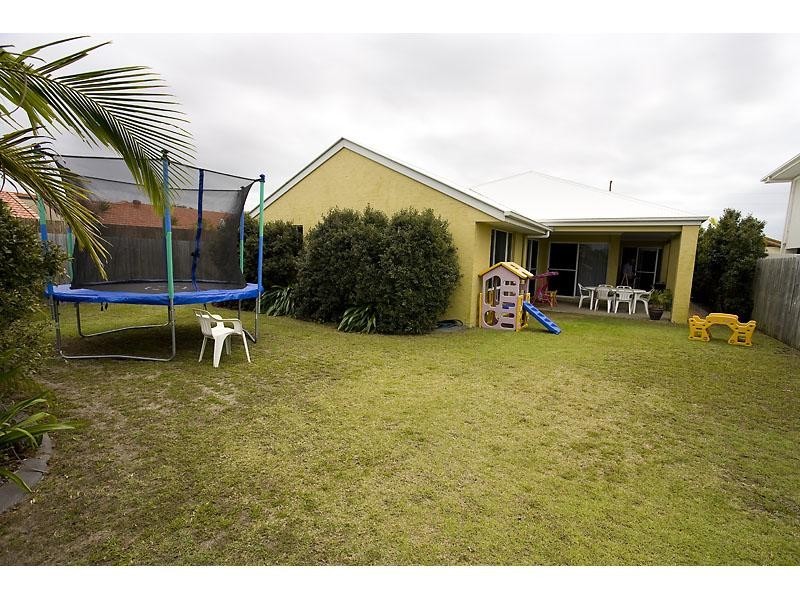 2 Rinca Place, Kawana Island QLD 4575