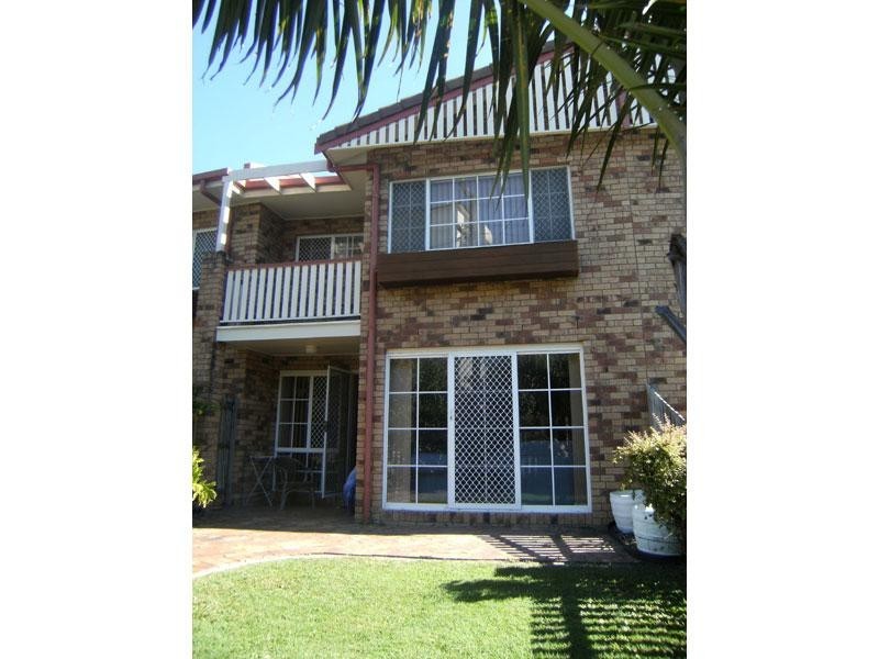 2/18 Wirraway Street, Alexandra Headland QLD 4572