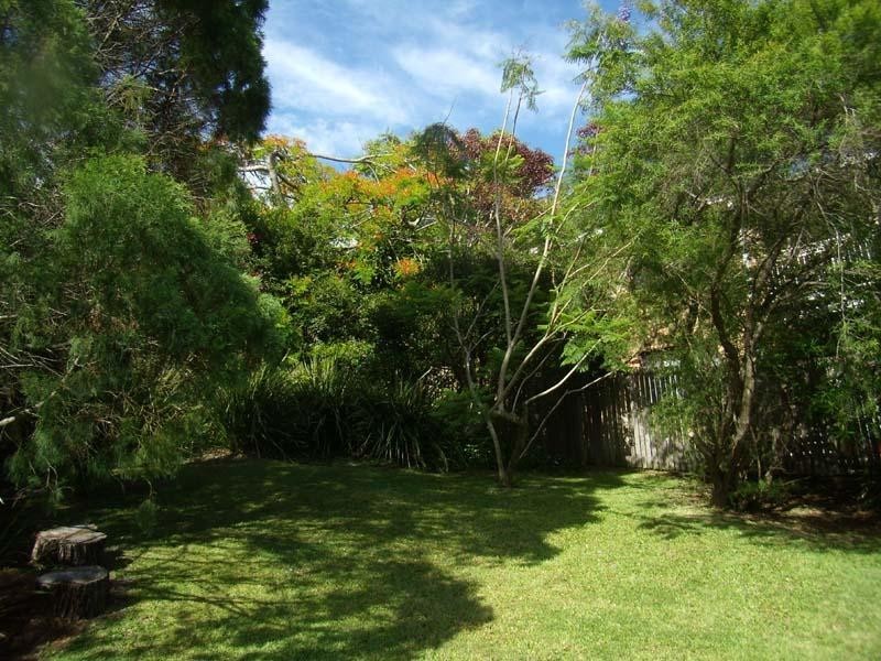 5 Yakola Pde, Alexandra Headland QLD 4572