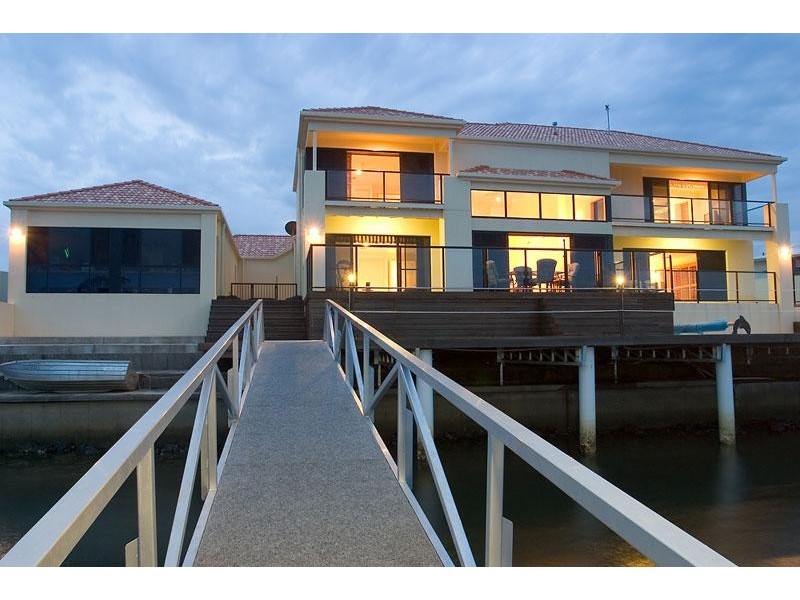 10 Mooloolah Island, Minyama QLD 4575