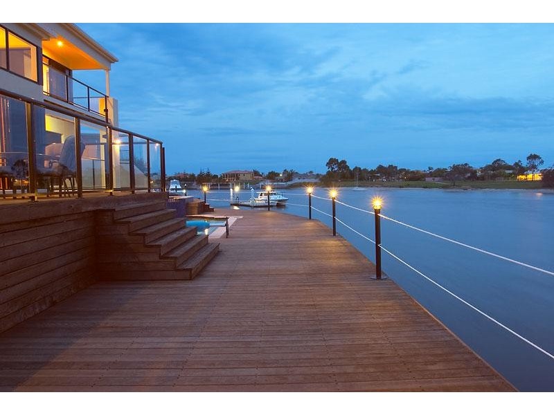 10 Mooloolah Island, Minyama QLD 4575