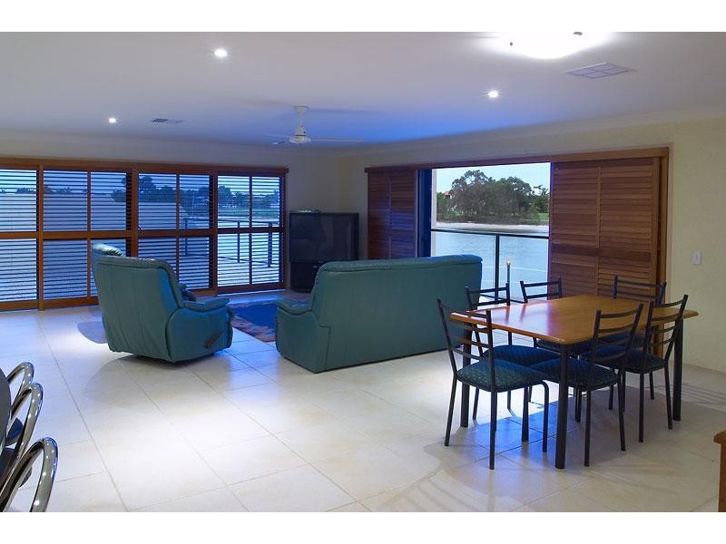 10 Mooloolah Island, Minyama QLD 4575