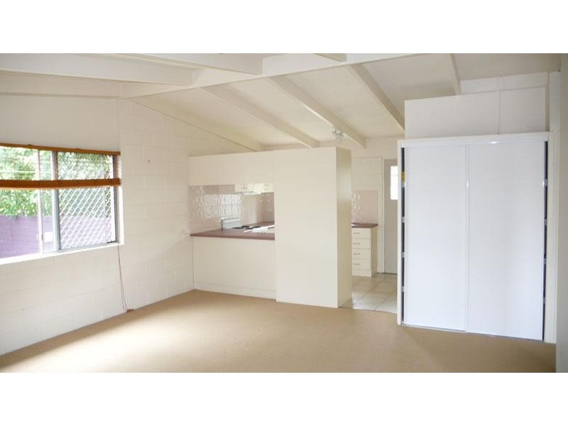 1/4 Oloway Crescent, Alexandra Headland QLD 4572