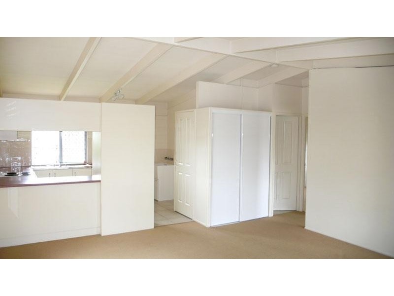 1/4 Oloway Crescent, Alexandra Headland QLD 4572