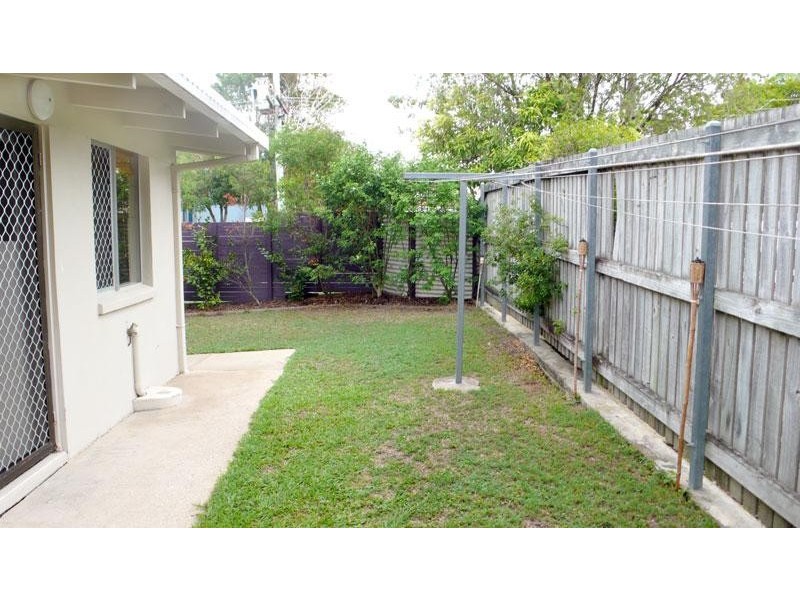 1/4 Oloway Crescent, Alexandra Headland QLD 4572