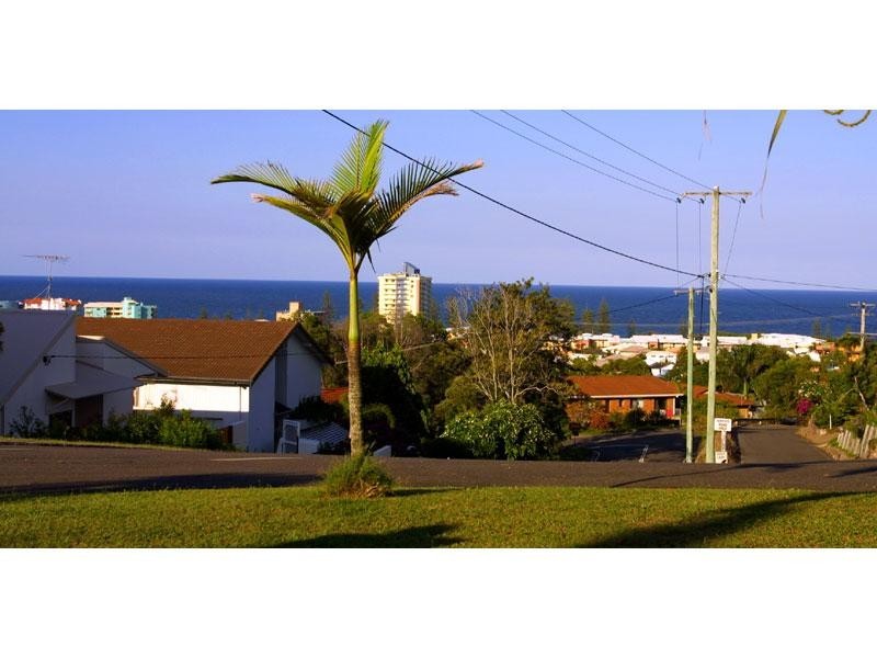 25 Tantula Road East, Alexandra Headland QLD 4572