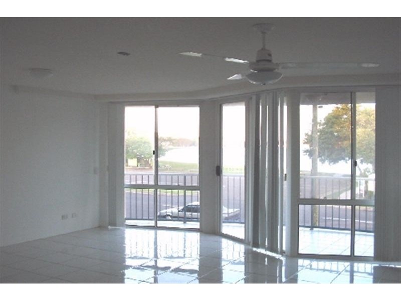 2/90 River Esplanade, Mooloolaba QLD 4557