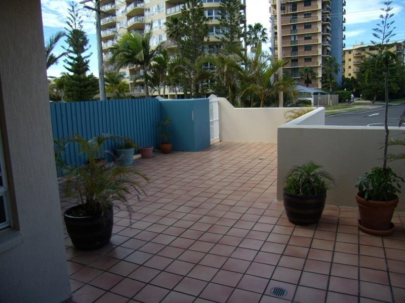 2/12 Memorial Avenue, Maroochydore QLD 4558