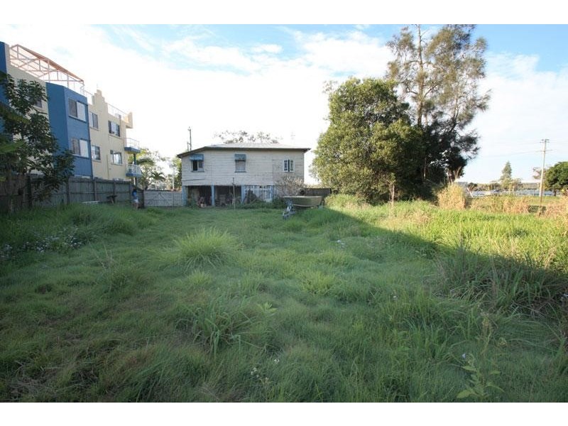305 Bradman Avenue, Maroochydore QLD 4558