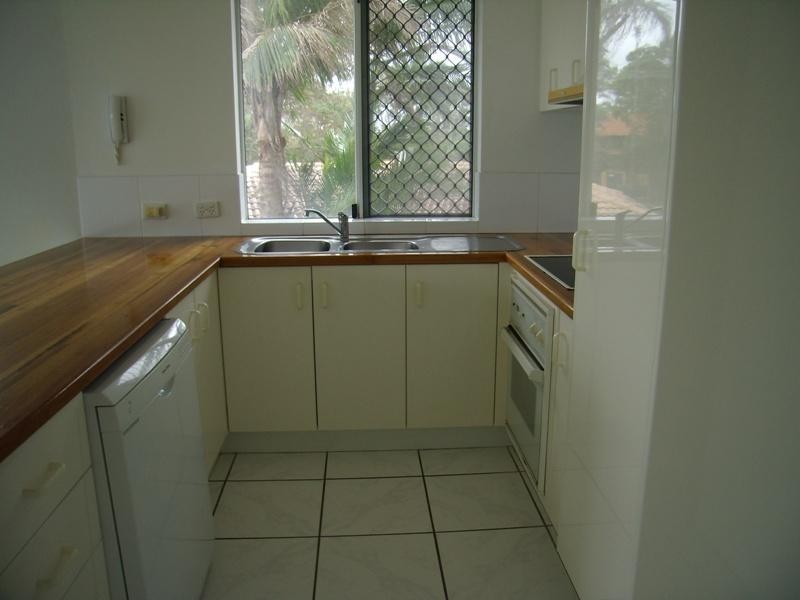 2/90 River Esplanade, Mooloolaba QLD 4557