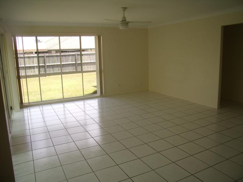 4 Honeymyrtle Court, Mountain Creek QLD 4557