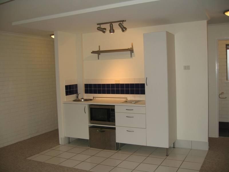 1/8 Goonawarra Drive, Mooloolaba QLD 4557