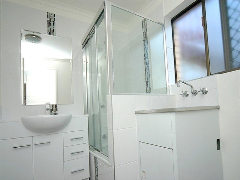 1/8 Goonawarra Drive, Mooloolaba QLD 4557