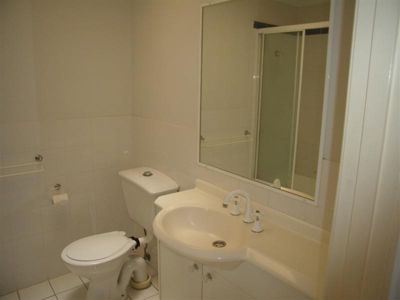 2/61 Duporth Avenue, Maroochydore QLD 4558