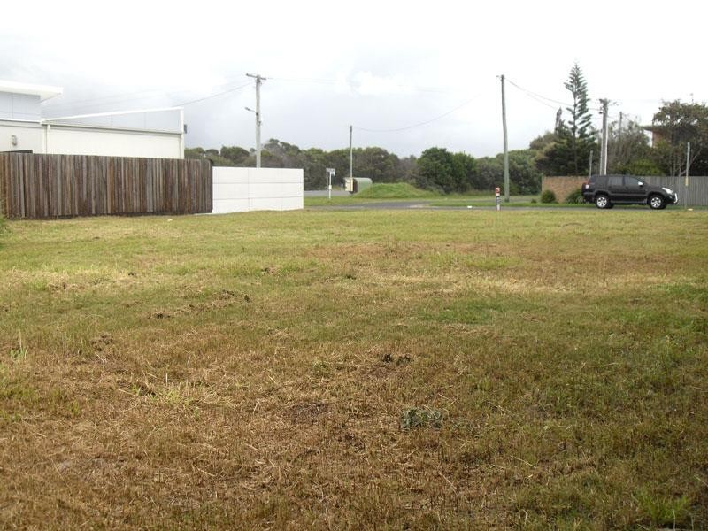 4 Petrie Avenue, Marcoola QLD 4564