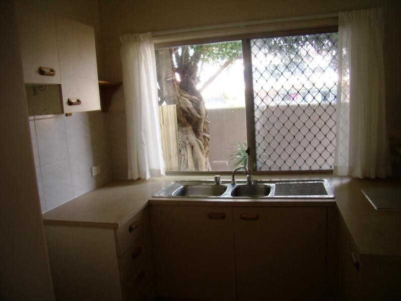 2/10 Mungar Street, Maroochydore QLD 4558