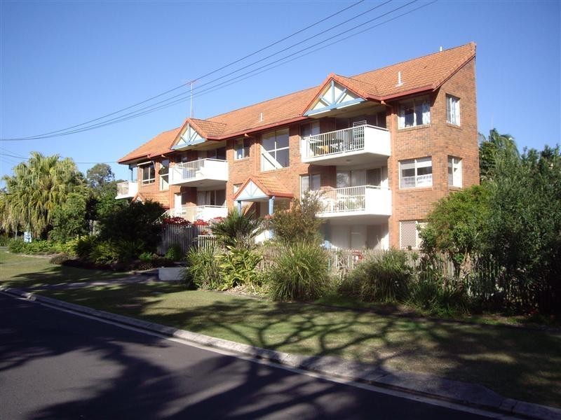 3/2 Camfield Street, Alexandra Headland QLD 4572