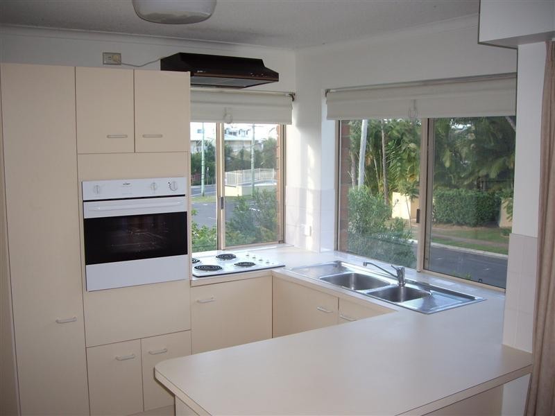 3/2 Camfield Street, Alexandra Headland QLD 4572