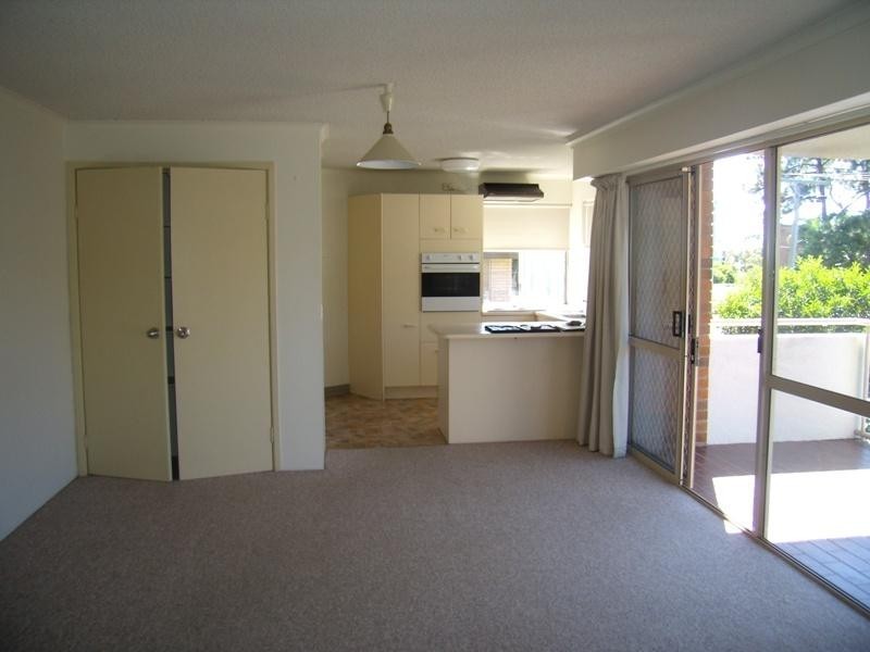 3/2 Camfield Street, Alexandra Headland QLD 4572