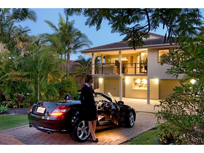 27 Tantula Road East, Alexandra Headland QLD 4572