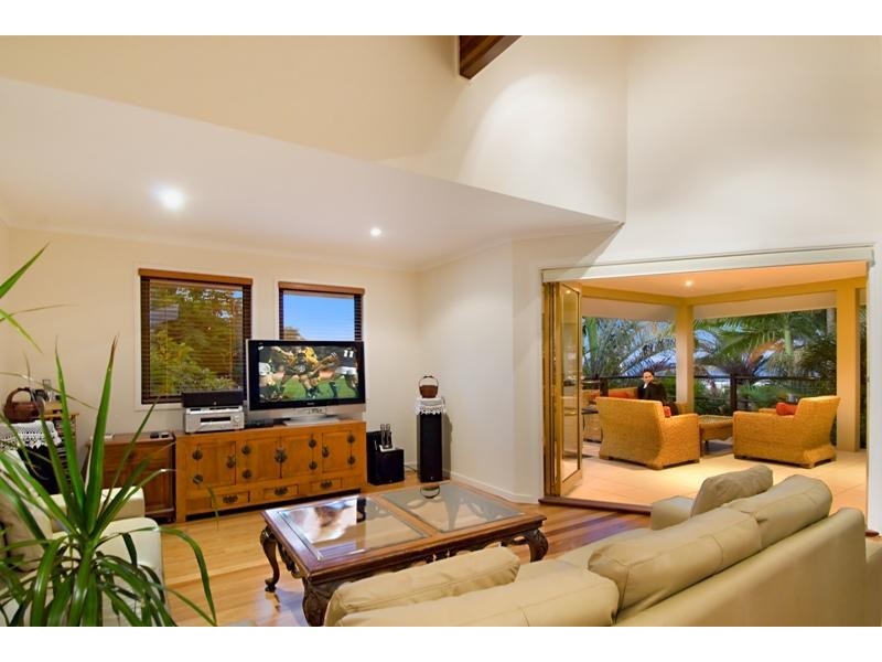 27 Tantula Road East, Alexandra Headland QLD 4572