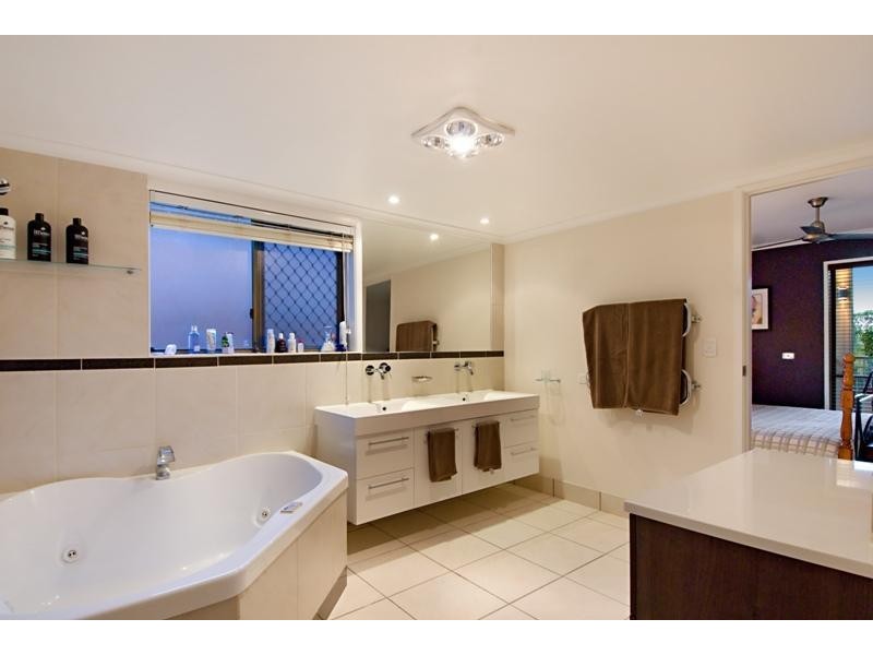 27 Tantula Road East, Alexandra Headland QLD 4572