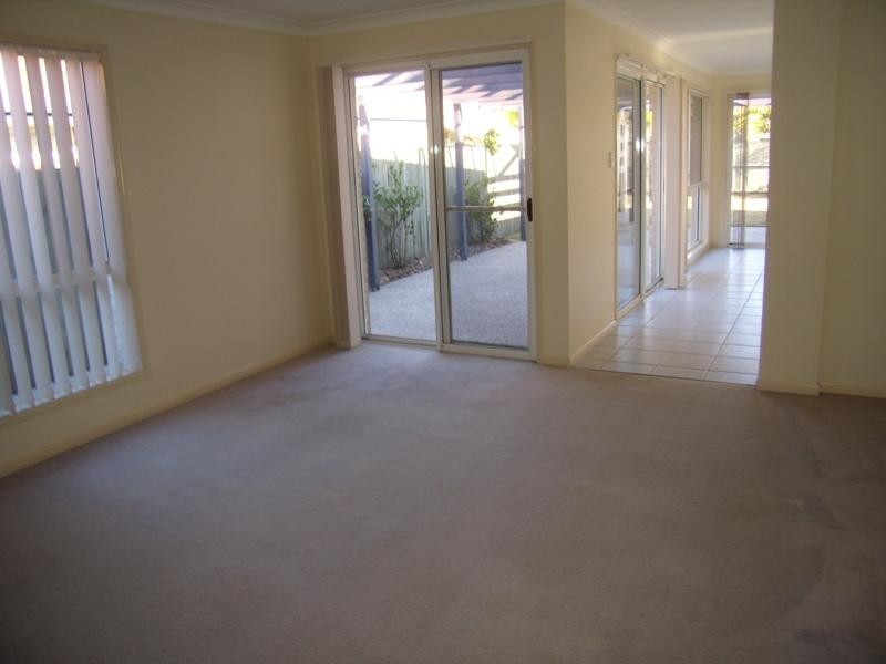 8 Honeymyrtle Court, Mountain Creek QLD 4557