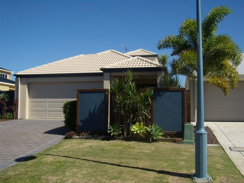 15 Maldives Place, Kawana Island QLD 4575