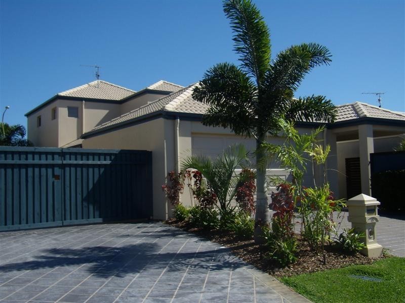 15 Maldives Place, Kawana Island QLD 4575