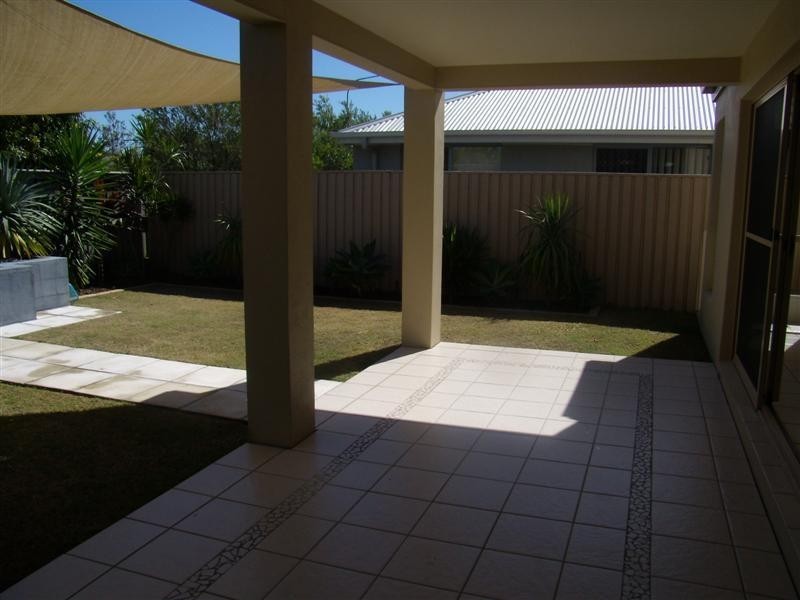 15 Maldives Place, Kawana Island QLD 4575