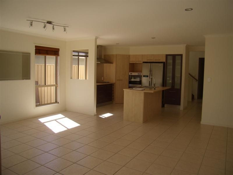 15 Maldives Place, Kawana Island QLD 4575