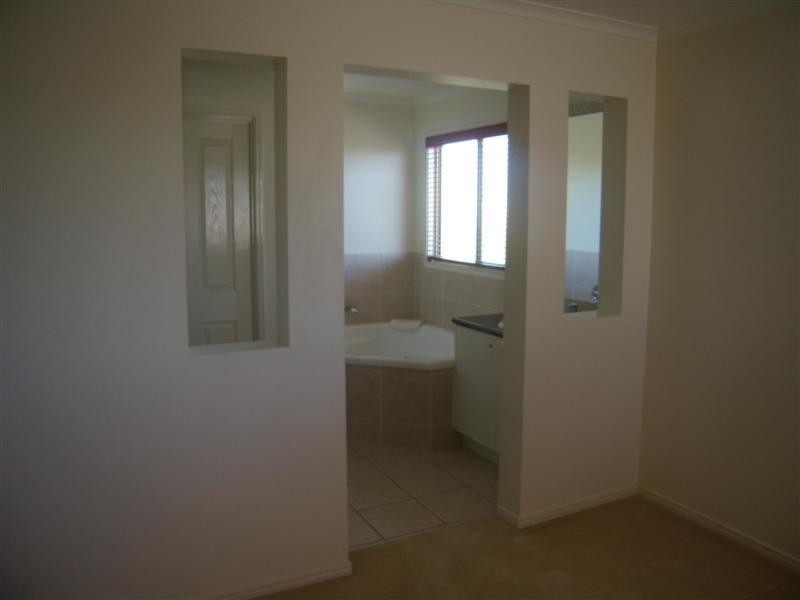 15 Maldives Place, Kawana Island QLD 4575