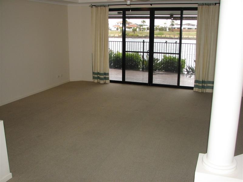 64 Sunbird Chase, Parrearra QLD 4575