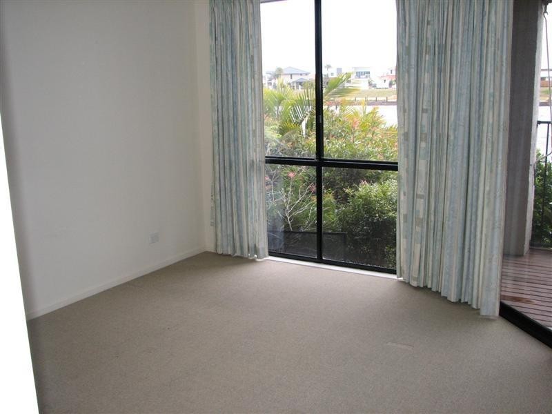 64 Sunbird Chase, Warana QLD 4575