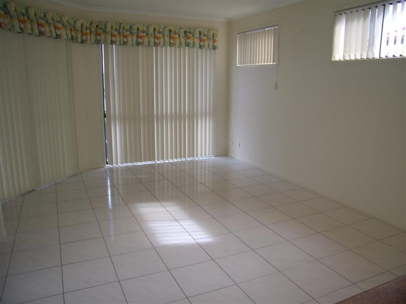 64 Sunbird Chase, Warana QLD 4575