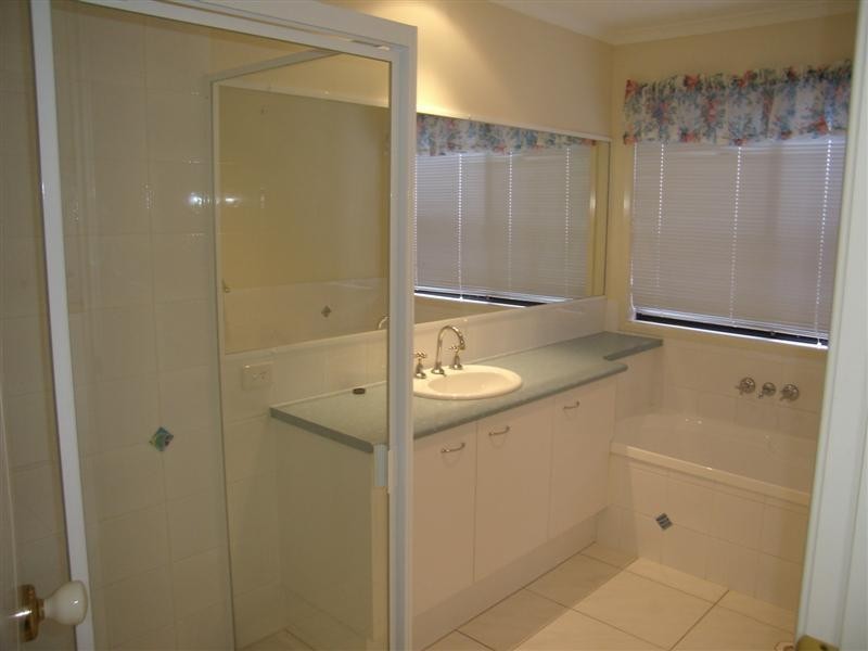 64 Sunbird Chase, Warana QLD 4575