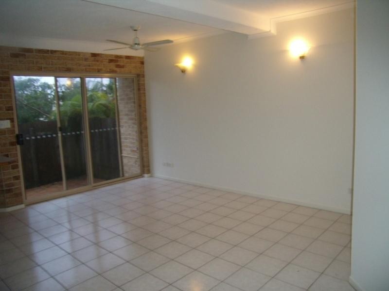 2/23 Goonawarra Drive, Mooloolaba QLD 4557