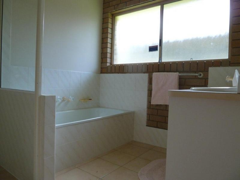 2/122 Goonawarra Drive, Mooloolaba QLD 4557