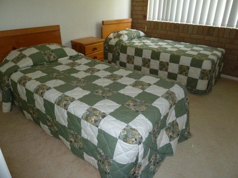 2/122 Goonawarra Drive, Mooloolaba QLD 4557