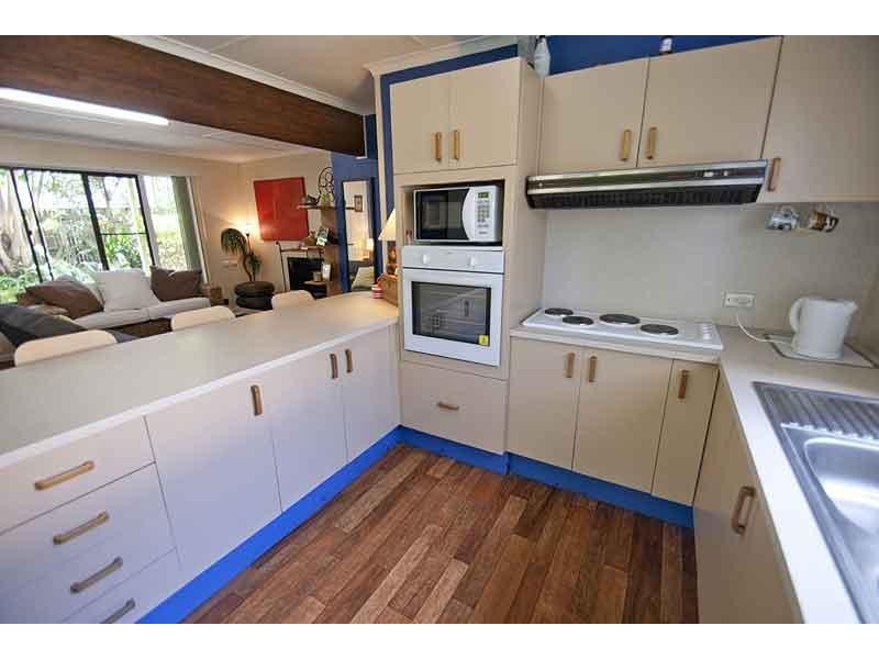 25 Oloway Crescent, Alexandra Headland QLD 4572