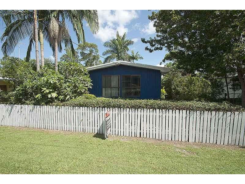 25 Oloway Crescent, Alexandra Headland QLD 4572