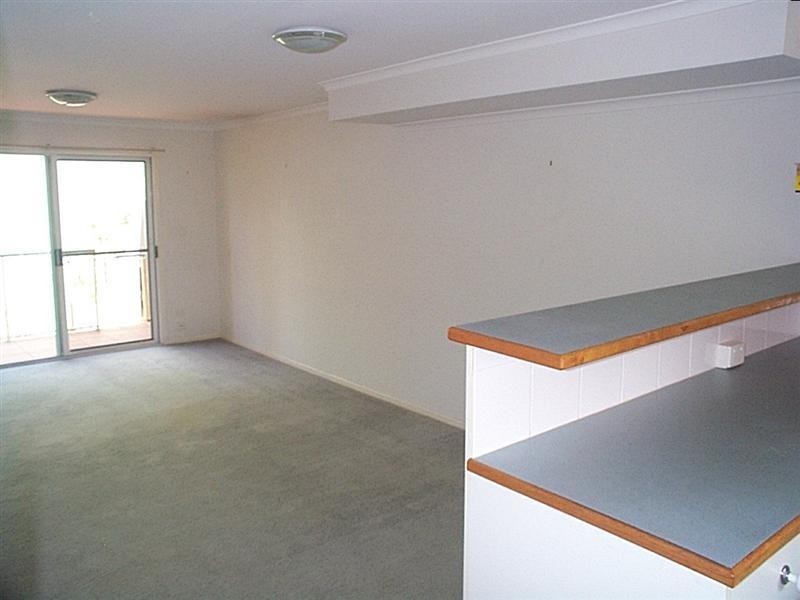 2/61 Duporth Avenue, Maroochydore QLD 4558