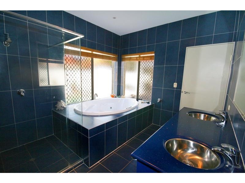 2 Mainsail Place, Twin Waters QLD 4564