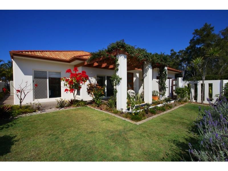 2 Mainsail Place, Twin Waters QLD 4564