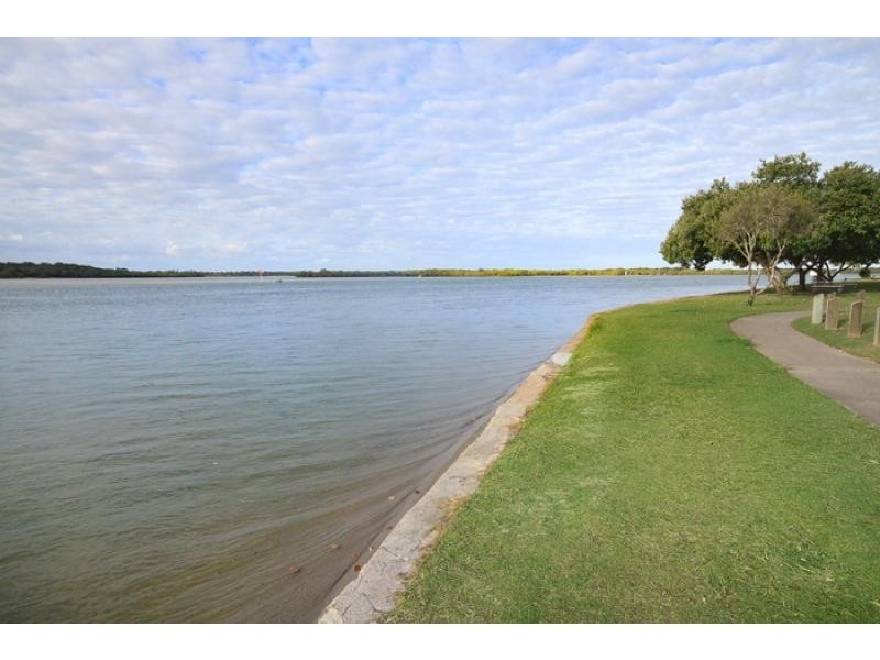 2/87 Duporth Avenue, Maroochydore QLD 4558