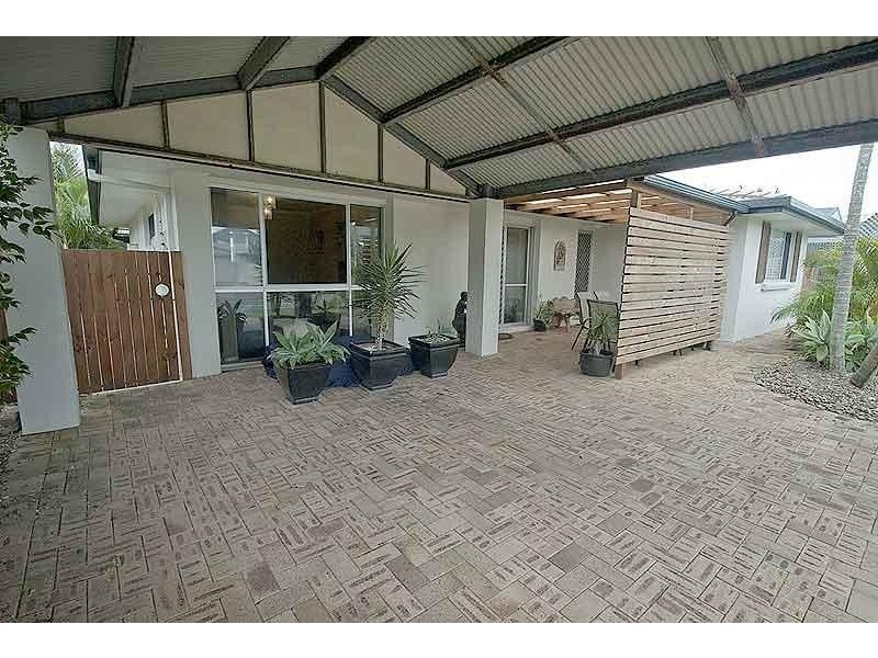 52 Oceanic Drive, Warana QLD 4575