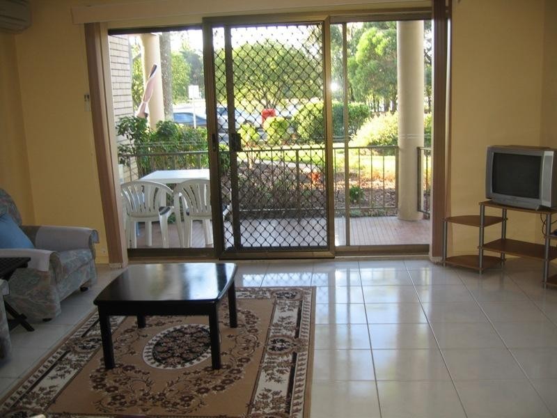 2/45 Bradman Avenue, Maroochydore QLD 4558