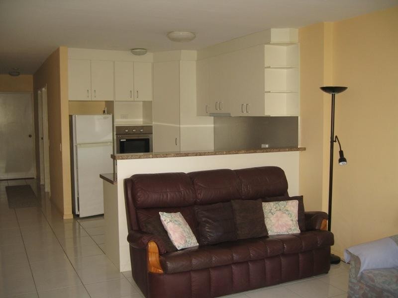 2/45 Bradman Avenue, Maroochydore QLD 4558